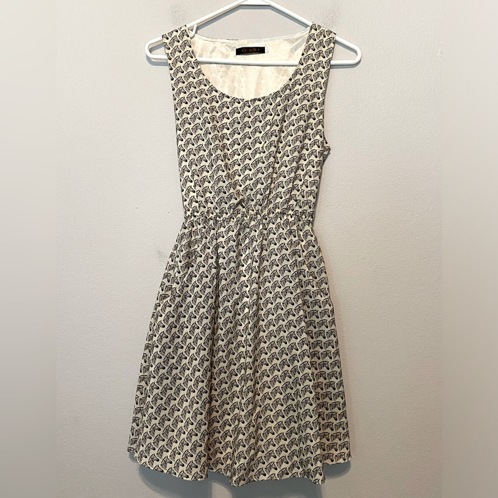 Tenki Women’s XS/S sleeveless zebra print pullover dress, back tie & pockets
